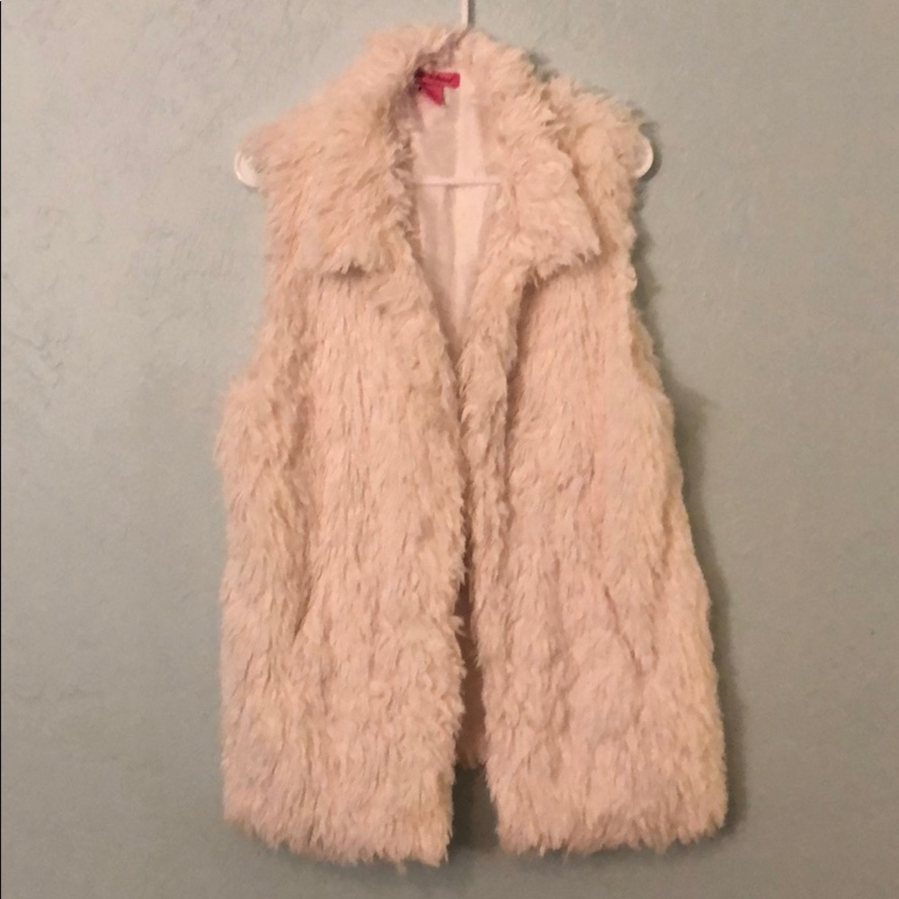 Bestey Johnson faux fur vest